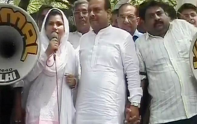 बिजली की बढ़ी दरों के खिलाफ BJP का हल्‍ला बोल