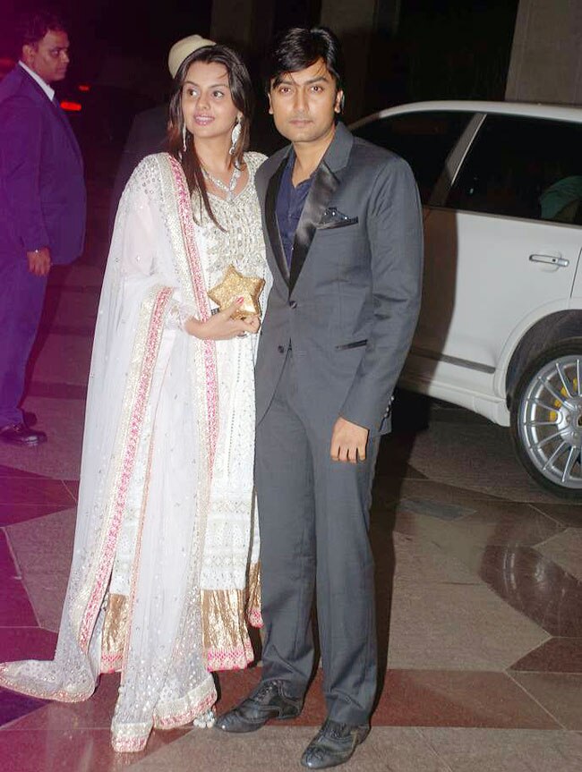 ईशा देओल की संगीत सेरेमनी में सितारों का जमावड़ा | सगाई