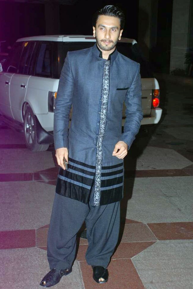 ईशा देओल की संगीत सेरेमनी में सितारों का जमावड़ा | सगाई