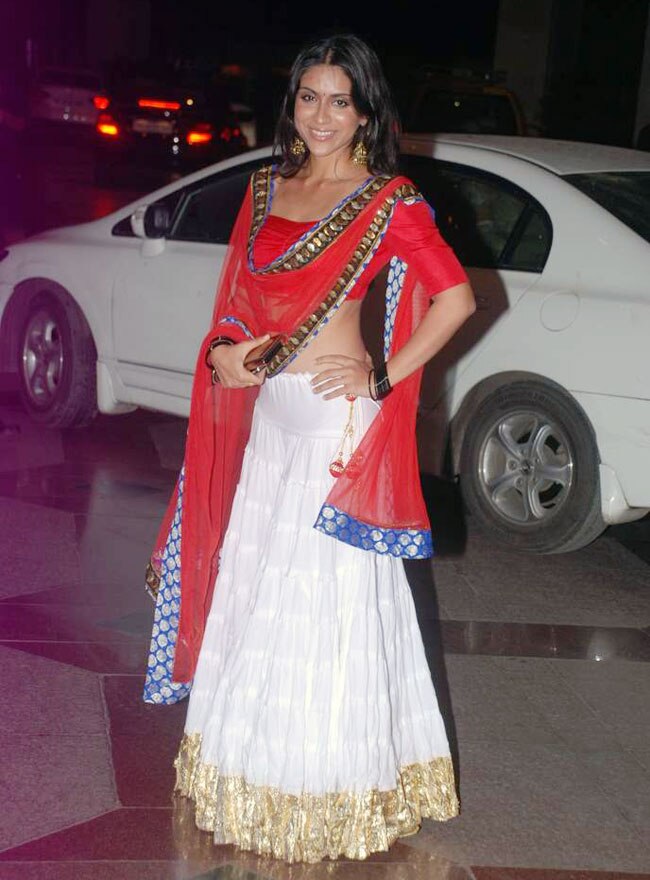 ईशा देओल की संगीत सेरेमनी में सितारों का जमावड़ा | सगाई