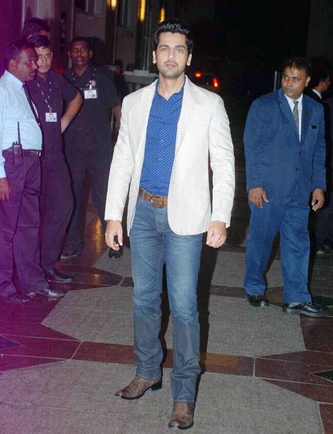 ईशा देओल की संगीत सेरेमनी में सितारों का जमावड़ा | सगाई