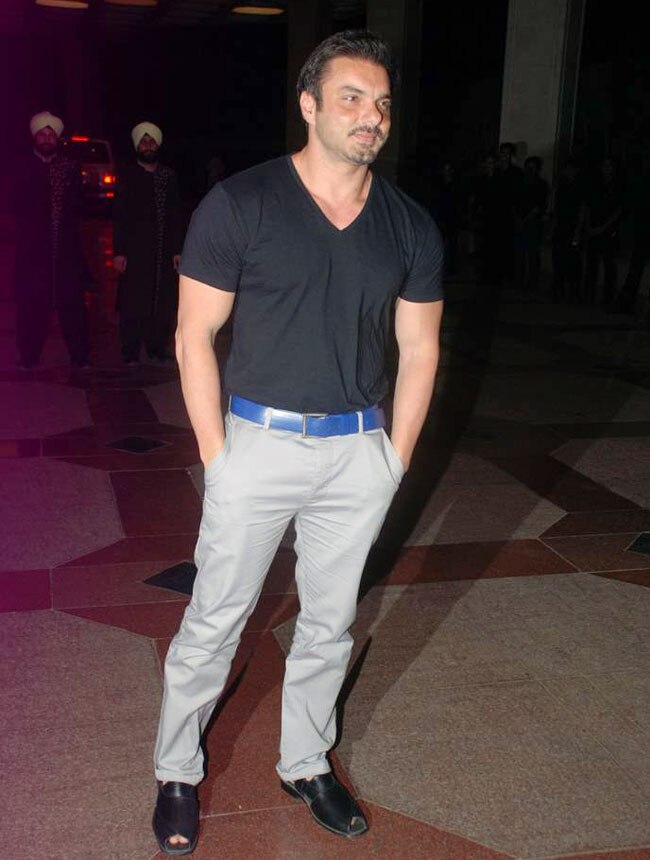 ईशा देओल की संगीत सेरेमनी में सितारों का जमावड़ा | सगाई