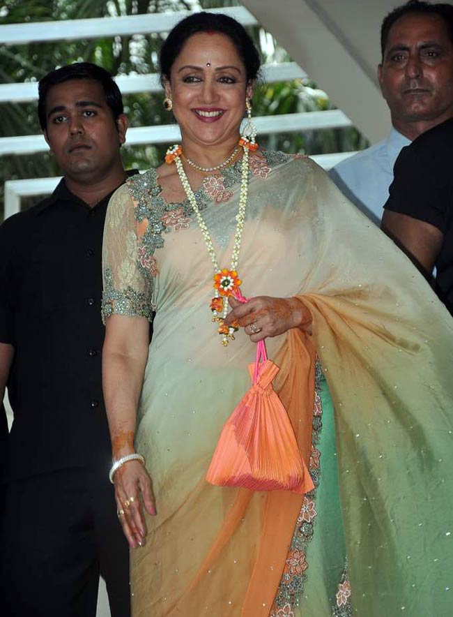 ईशा देओल का भव्य मेहंदी समारोह |  संगीत समारोह