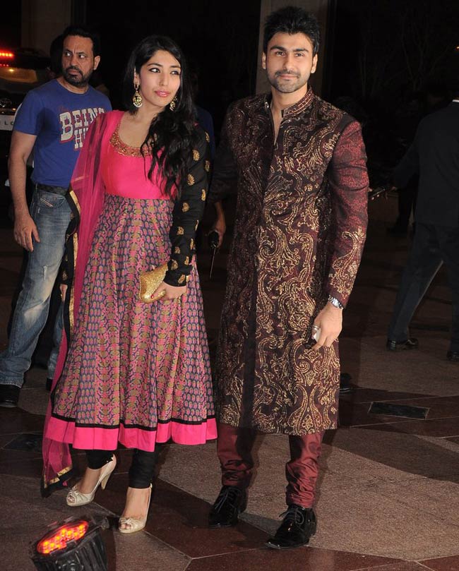 ईशा देओल की संगीत सेरेमनी में सितारों का जमावड़ा | सगाई