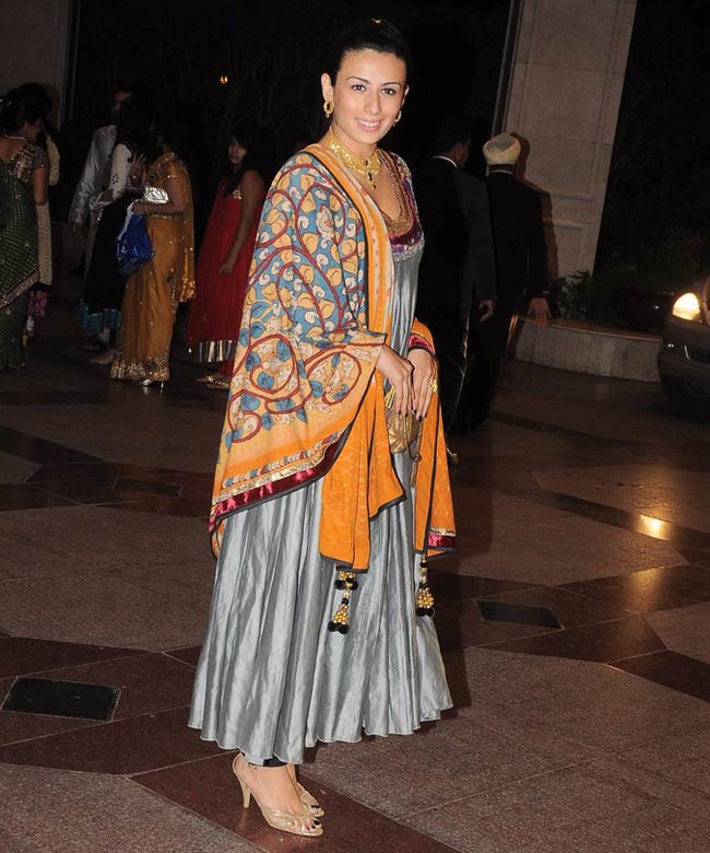 ईशा देओल की संगीत सेरेमनी में सितारों का जमावड़ा | सगाई