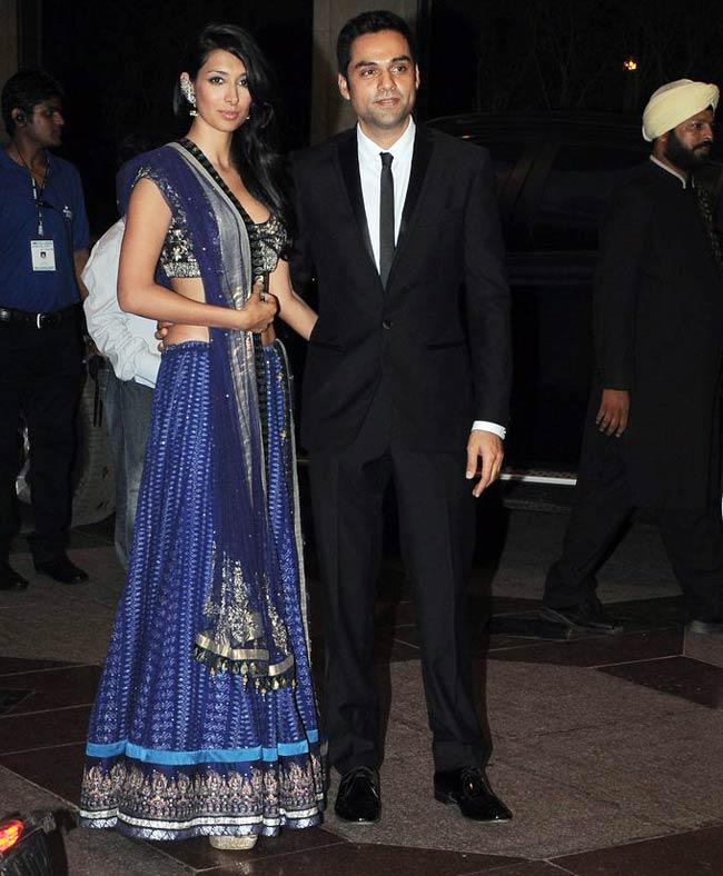 ईशा देओल की संगीत सेरेमनी में सितारों का जमावड़ा | सगाई