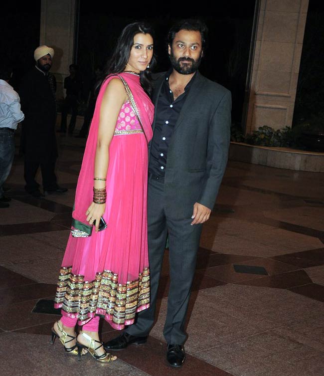 ईशा देओल की संगीत सेरेमनी में सितारों का जमावड़ा | सगाई