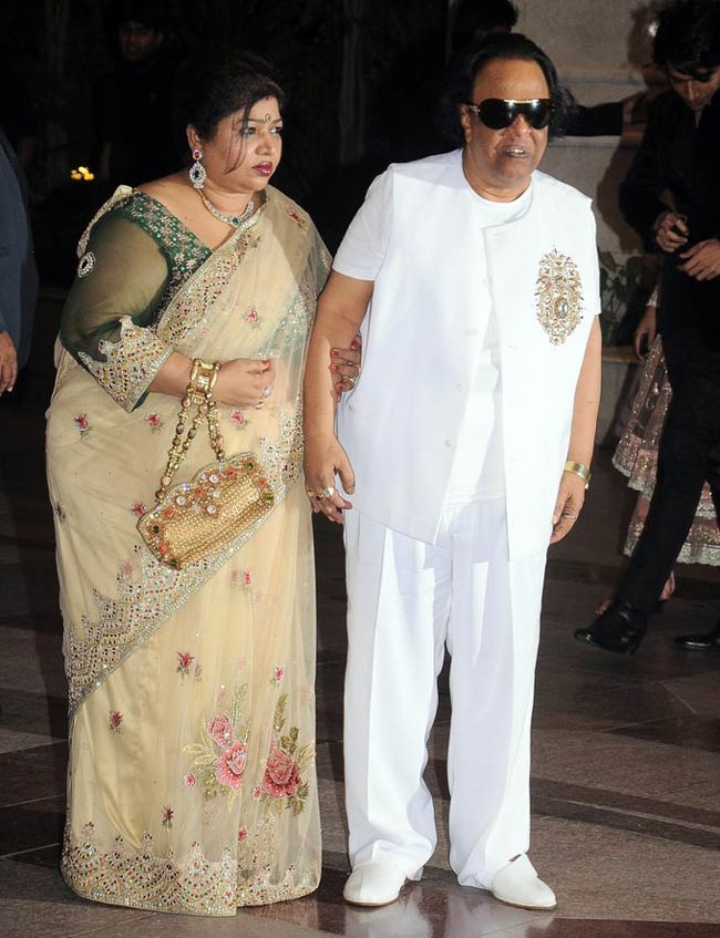 ईशा देओल की संगीत सेरेमनी में सितारों का जमावड़ा | सगाई