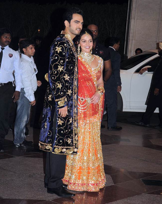 ईशा देओल की संगीत सेरेमनी में सितारों का जमावड़ा | सगाई