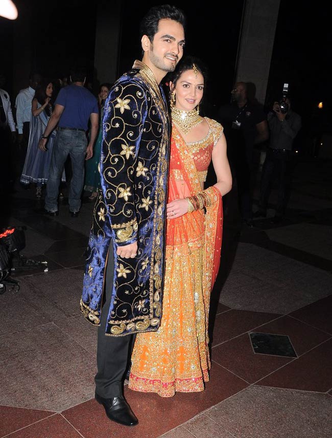 ईशा देओल की संगीत सेरेमनी में सितारों का जमावड़ा | सगाई