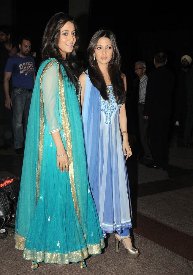 ईशा देओल की संगीत सेरेमनी में सितारों का जमावड़ा | सगाई