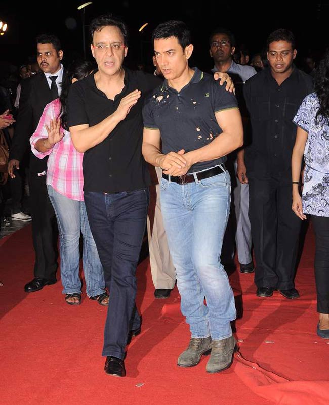 फेरारी की सवारी के प्रीमियर पर पहुंचे सितारे |  आमिर खान