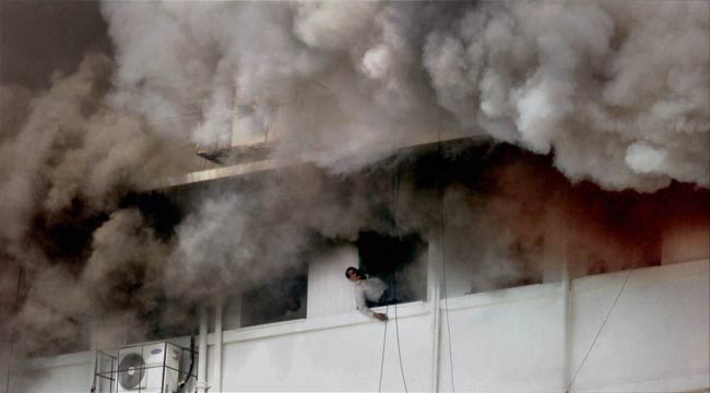 देखिए मुंबई के मंत्रालय में कैसी लगी भीषण आग