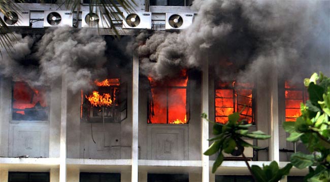 देखिए मुंबई के मंत्रालय में कैसी लगी भीषण आग