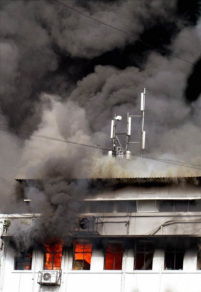 देखिए मुंबई के मंत्रालय में कैसी लगी भीषण आग