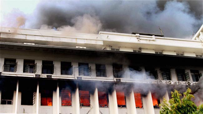 देखिए मुंबई के मंत्रालय में कैसी लगी भीषण आग