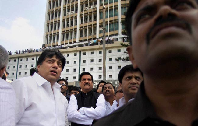 देखिए मुंबई के मंत्रालय में कैसी लगी भीषण आग