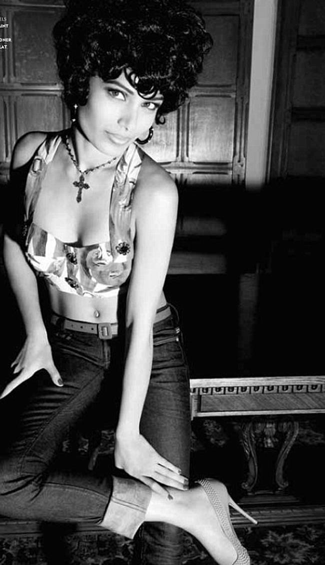 ‘फ्लॉन्ट’ पत्रिका के लिए फ्रीडा पिंटो का हॉट फोटोशूट  | GO NUDE