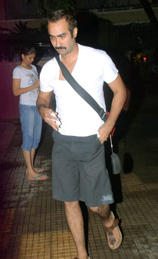 'गैंग्स ऑफ..' की स्क्रीनिंग में सितारे | कान्‍स में 'गैंग्स ऑफ़...