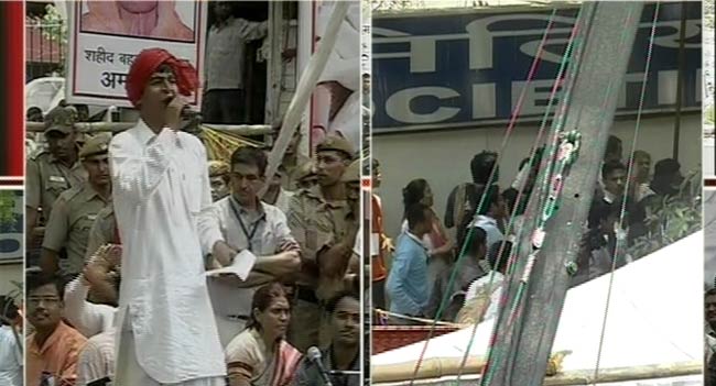 अन्‍ना-रामदेव के अनशन की तस्‍वीरें | बाबा हुए थे गिरफ्तार