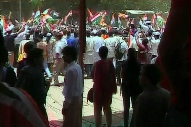 अन्‍ना-रामदेव के अनशन की तस्‍वीरें | बाबा हुए थे गिरफ्तार