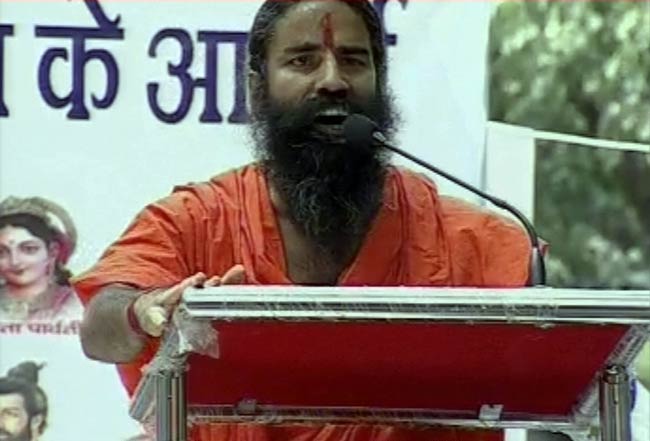 अन्‍ना-रामदेव के अनशन की तस्‍वीरें | बाबा हुए थे गिरफ्तार