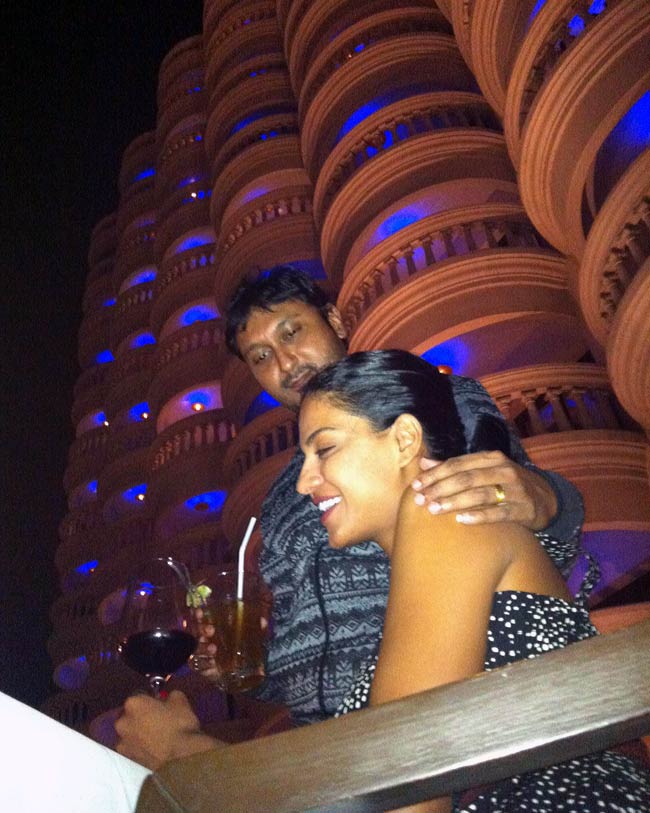 वीना-हेमंत मधुकर के बीच बढ़ती नज़दीकियां |  विवादित फोटो