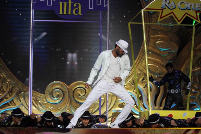 आईफा 2012 में थिरके सितारे  | सितारों की शाम