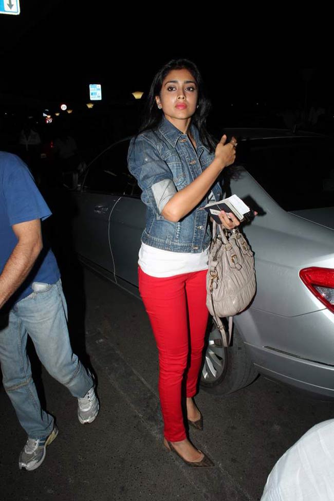 'आईफा 2012' के लिए रवाना हुए बॉलीवुड सितारे