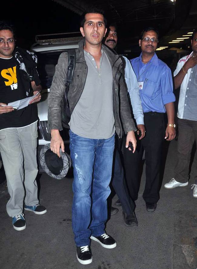 'आईफा 2012' के लिए रवाना हुए बॉलीवुड सितारे