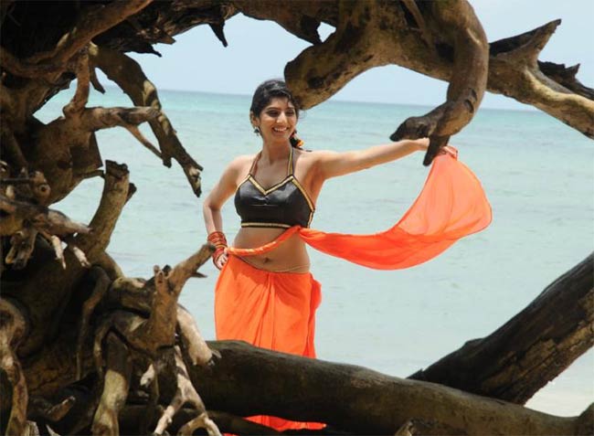 साड़ी से लेकर बिकनी तक का कमाल | दक्षिण का जलवा