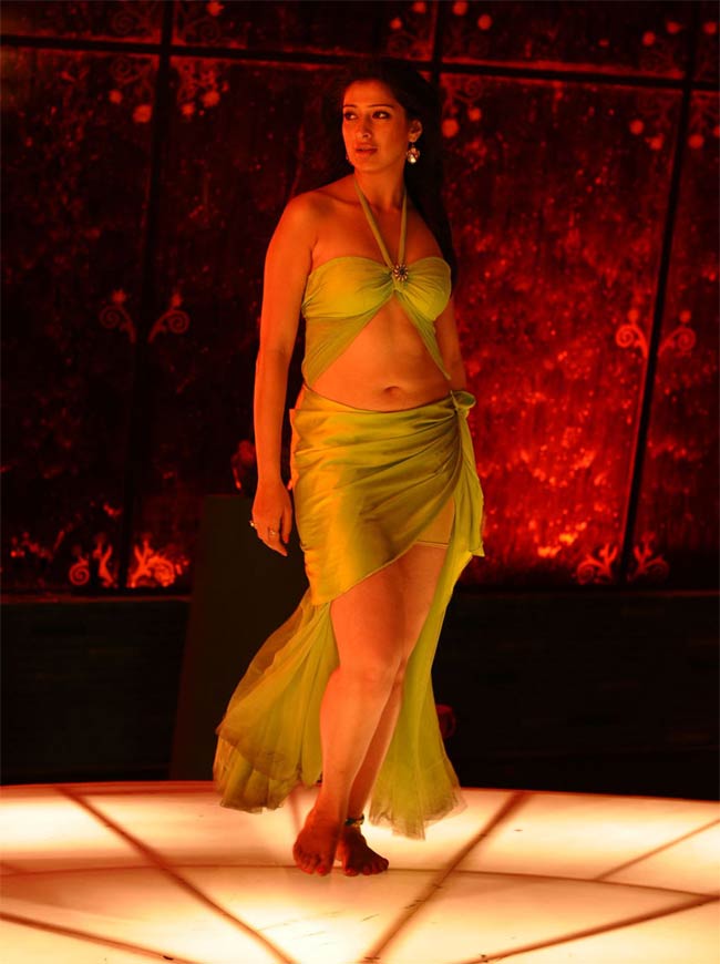 साड़ी से लेकर बिकनी तक का कमाल | दक्षिण का जलवा