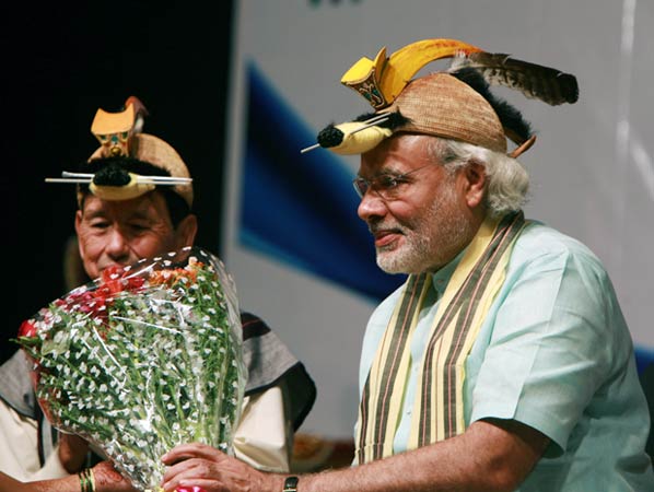 समारोह में मोदी ने साधा पीएम पर निशाना  | मोदी का जीवन