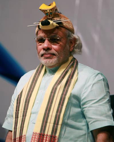 समारोह में मोदी ने साधा पीएम पर निशाना  | मोदी का जीवन