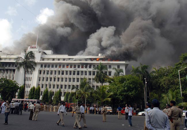 देखिए मुंबई के मंत्रालय में कैसी लगी भीषण आग