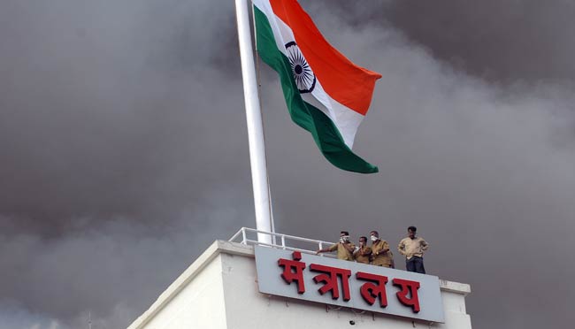 देखिए मुंबई के मंत्रालय में कैसी लगी भीषण आग