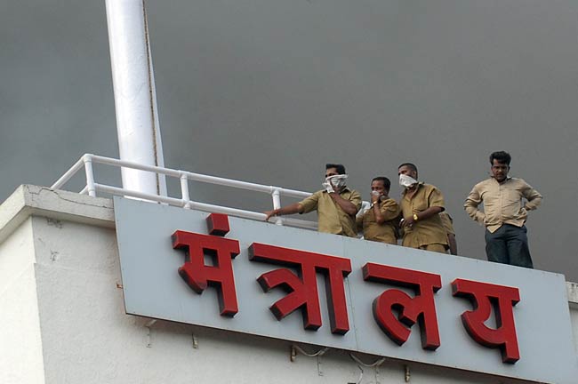 देखिए मुंबई के मंत्रालय में कैसी लगी भीषण आग