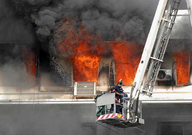 देखिए मुंबई के मंत्रालय में कैसी लगी भीषण आग