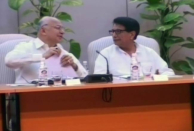 06 जून 2012: तस्‍वीरों में दिनभर की बड़ी खबरें | पढ़ें