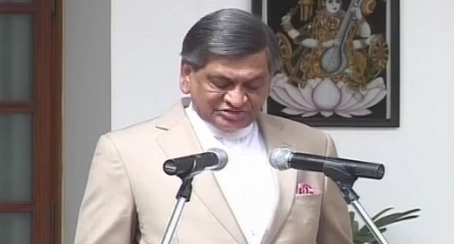 27 जून 2012: तस्‍वीरों में दिनभर की अहम खबरें | पढ़ें