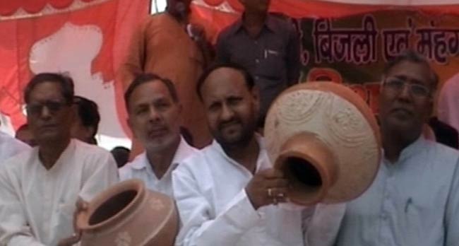 17 जून 2012: तस्‍वीरों में देखें दिनभर की अहम खबरें | पढ़ें