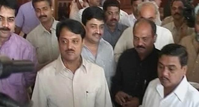 27 जून 2012: तस्‍वीरों में दिनभर की अहम खबरें | पढ़ें