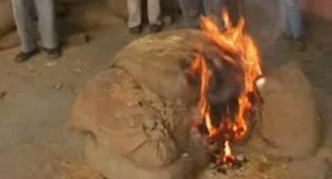 27 जून 2012: तस्‍वीरों में दिनभर की अहम खबरें | पढ़ें