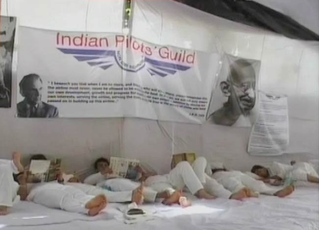 29 जून 2012: तस्‍वीरों में दिनभर की अहम खबरें | पढ़ें