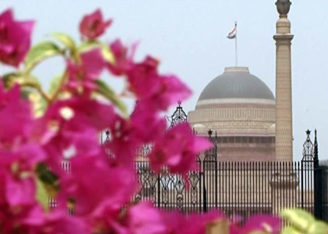 15 जून 2012: तस्‍वीरों में देखें दिनभर की अहम खबरें | पढ़ें