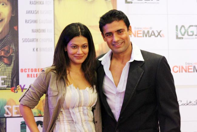 बिंदास अभिनेत्री पायल रोहतगी की शोख अदाएं... | 'Hot-Hot'