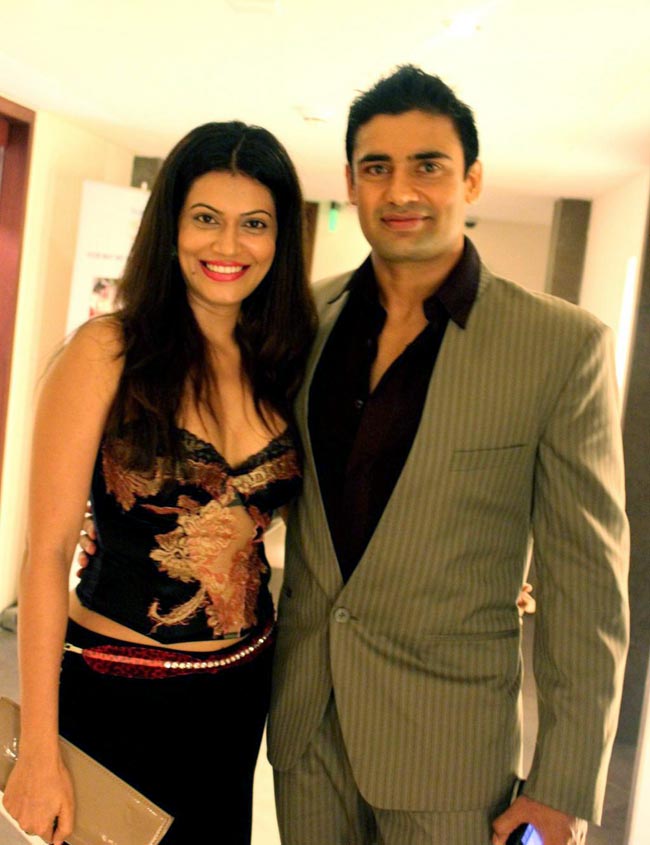 बिंदास अभिनेत्री पायल रोहतगी की शोख अदाएं... | 'Hot-Hot'