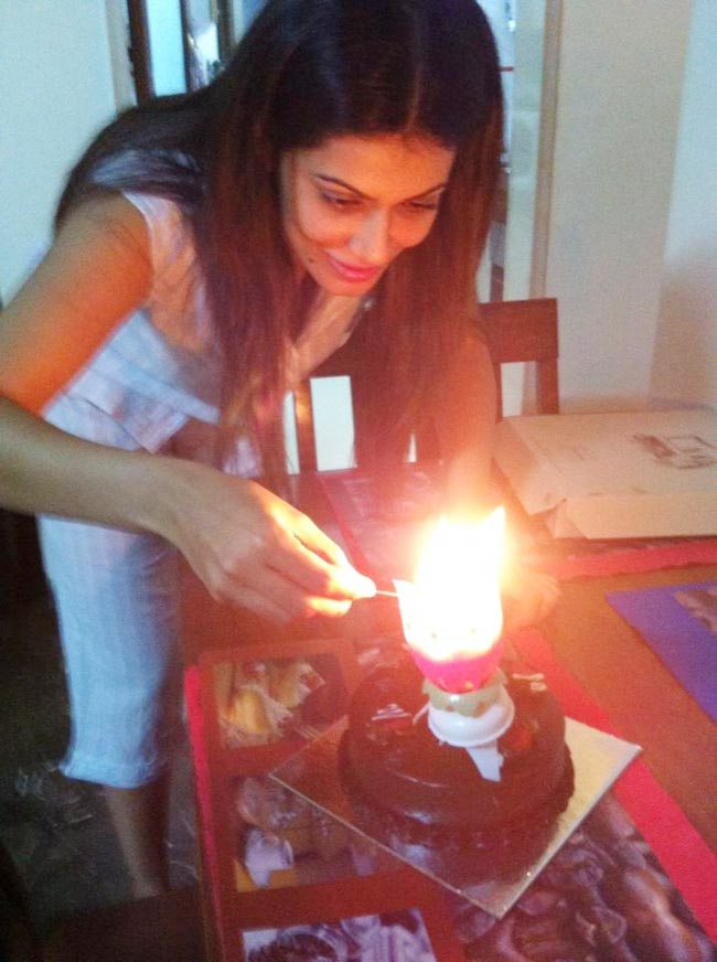 बिंदास अभिनेत्री पायल रोहतगी की शोख अदाएं... | 'Hot-Hot'