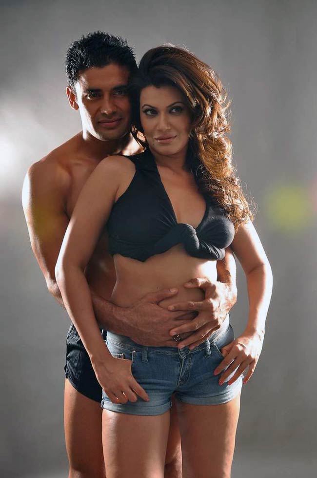 बिंदास अभिनेत्री पायल रोहतगी की शोख अदाएं... | 'Hot-Hot'