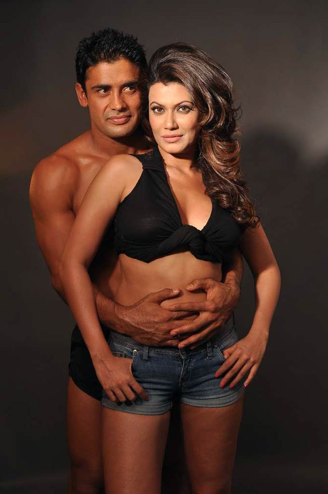 बिंदास अभिनेत्री पायल रोहतगी की शोख अदाएं... | 'Hot-Hot'